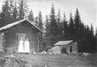 FÄBOD GRUPPORTRÄTT KVINNA