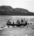 MAN KVINNA BÅT SJÖ FJÄLLVÄRLD