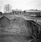 BONDGÅRD BOSTADSHUS LADUGÅRD UTHUS JORDBRUKSBEBYGGELSE BRO