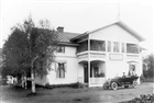 GÄSTGIVERI BIL MAN KVINNA