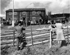 FRILUFTSMUSEUM BONDGÅRD GUDSTJÄNST FOLKSAMLING HÖGTIDSCEREMONI