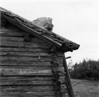 FRILUFTSMUSEUM BONDGÅRD TAKKONSTRUKTION TIMMERKNUT UTHUS