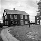 BONDGÅRD BOSTADSHUS HÄST MAN