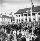 FOLKSAMLING TORG RÅDHUS RÅDHUS