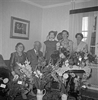 JUBILEUMSFIRANDE FAMILJ BLOMMA