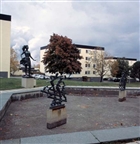 BOSTADSOMRÅDE SKULPTUR BIL