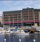 HOTELL BIL SEGELBÅT MOTORBÅT STADSMOTIV