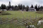 INHÄGNAD ÄNG BYGGNADER