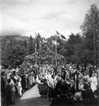 FOLKSAMLING KRONPRINSBESÖK FOLKDANSUPPVISNING