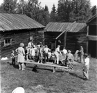 LINBEREDNING KVINNA FRILUFTSMUSEUM MUSEUM