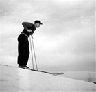 VINTERBILD MAN SKIDÅKNING