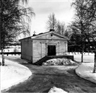 KYRKA GRAVMONUMENT VINTERBILD