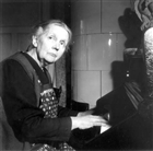 KVINNA MUSIKUTÖVNING