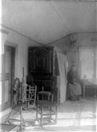BOSTADSINTERIÖR KVINNA