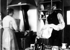 MAN KVINNA BOSTADSINTERIÖR