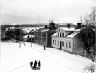 STADSGATA BOSTADSHUS BARN VINTERBILD