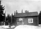 FRILUFTSMUSEUM BOSTADSHUS MAN KVINNA VINTERBILD