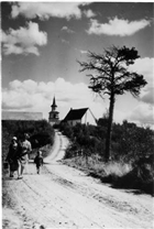 KYRKA KVINNA BARN KLOCKSTAPEL