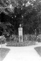 PARK SKULPTUR MINNESMÄRKE