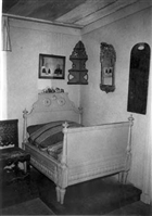 MUSEUM SÄNG VÄGGSPEGEL BOSTADSHUS MUSEIFÖREMÅL HERRGÅRD