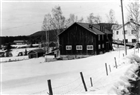 UTHUS LADUGÅRD BONDGÅRD BOSTADSHUS VINTERBILD JORDBRUKSBEBYGGELSE