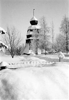 KYRKA VINTERBILD FRILUFTSMUSEUM KLOCKSTAPEL