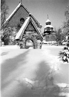 VINTERBILD FRILUFTSMUSEUM STIGPORT KYRKA KLOCKSTAPEL