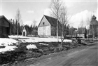 VÅRBILD FRILUFTSMUSEUM KYRKA KLOCKSTAPEL STIGPORT