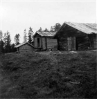 FRILUFTSMUSEUM JORDBRUKSBEBYGGELSE VEDBOD HÄRBRE BONDGÅRD LADA